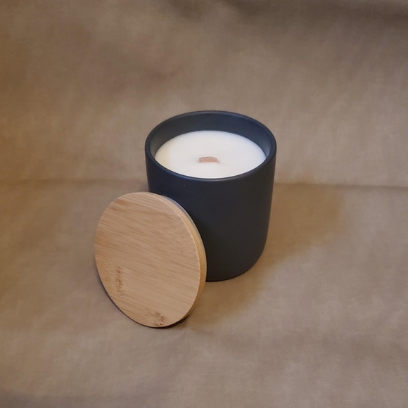 Hand Crafted Hand Poured Frasier Fir Natural Soy Wax Candle Wood Wick - Picture 2 of 2